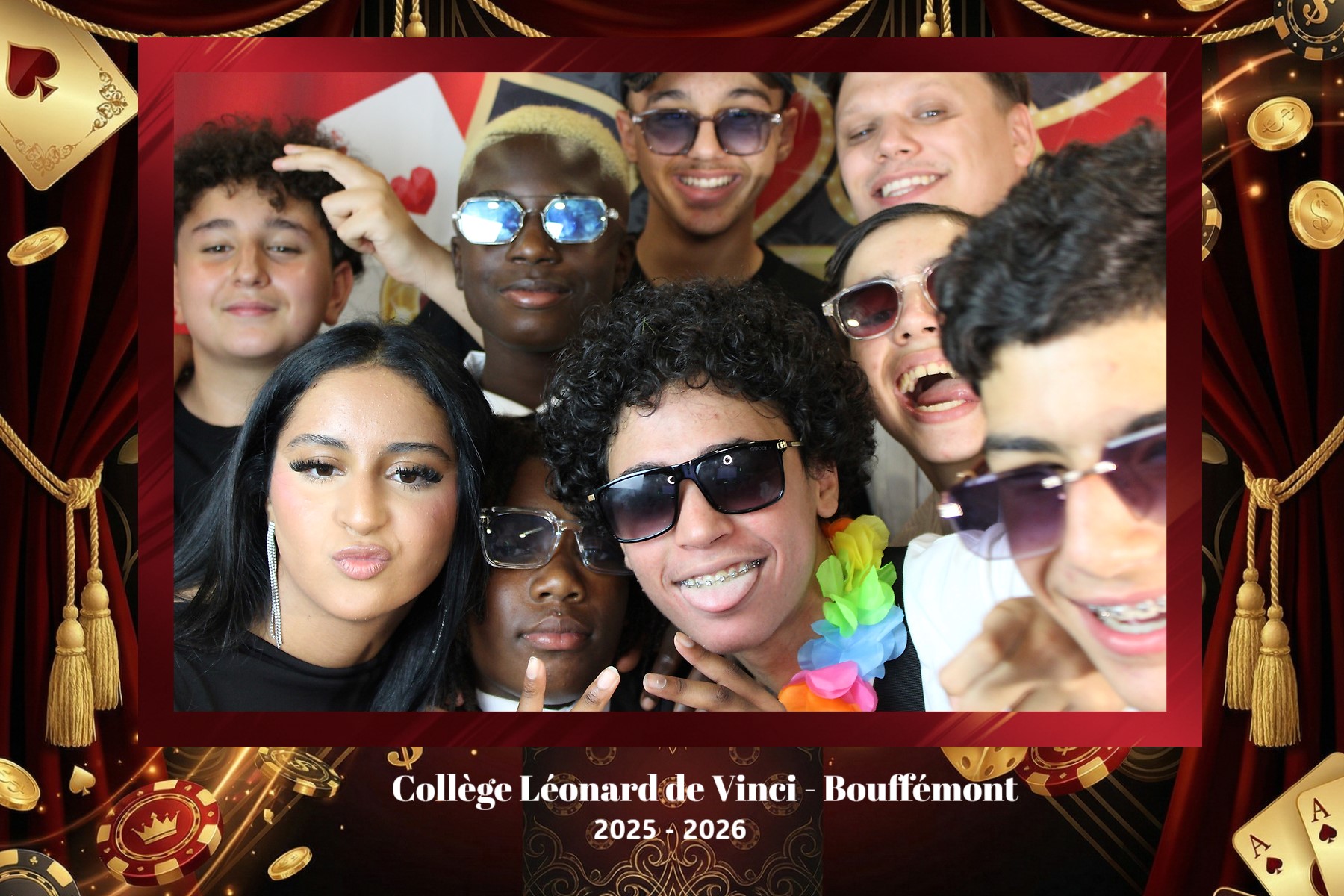 Groupe d'amis au photobooth casino Photoboosté